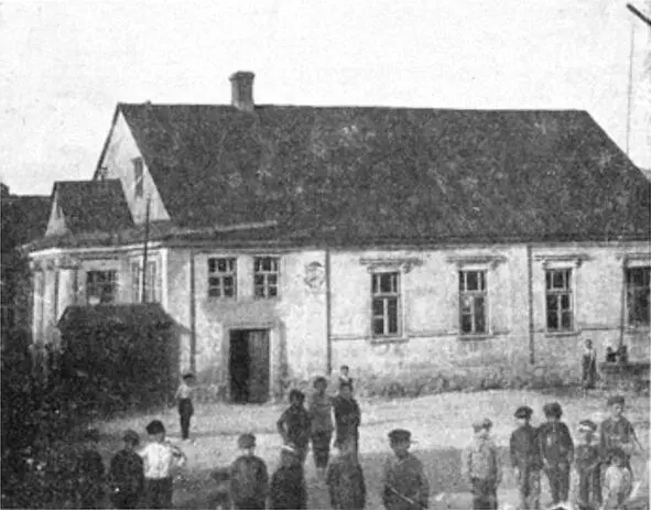 Синагога в местечке Мир Фото Википедия О синагогах Мира написано на сайте - фото 27