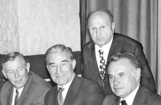 1986 г Выдающиеся футболисты и тренеры Советского Союза заслуженные тренеры - фото 38