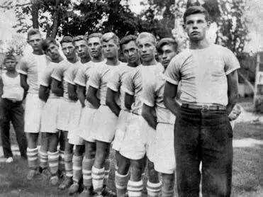 1937 г Коломна Виктор Чистохвалов с юношеской командой Металлист г - фото 47