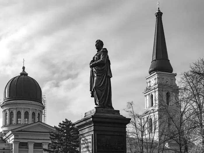 Памятник Воронцову на Соборной площади Воронцов оставил один из самых заметных - фото 35