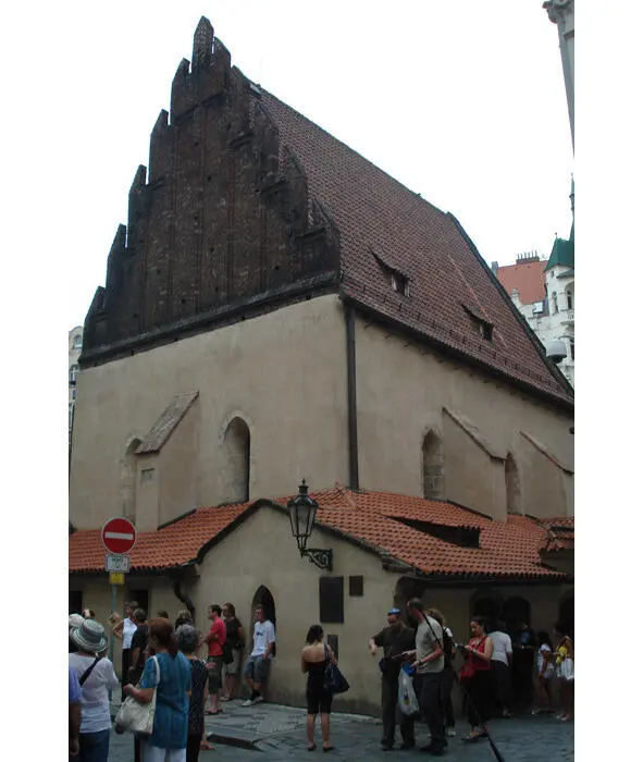 Староновая синагога в Праге где по легенде хранится прах голема что уже по - фото 9