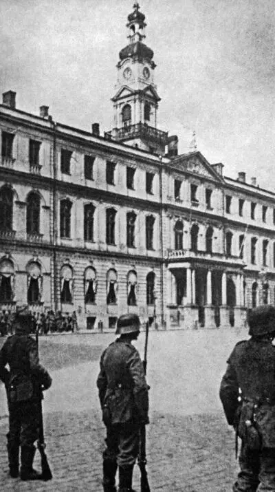 Караул кайзеровской армии у рижской ратуши Германская открытка 1918 г - фото 2