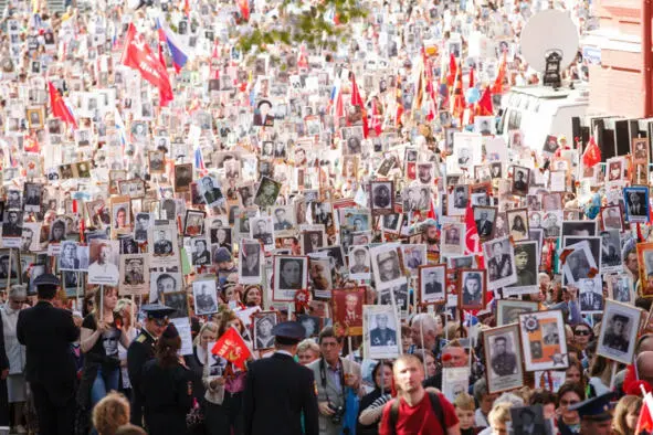 Шествие Бессмертного полка 9 мая 2019 Итак все мы желая или не желая - фото 14