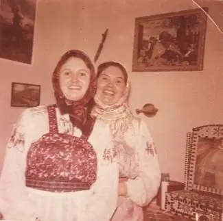 Мои тётки Галина Васильевна Атаманова справа и Кира Васильевна в городе - фото 28