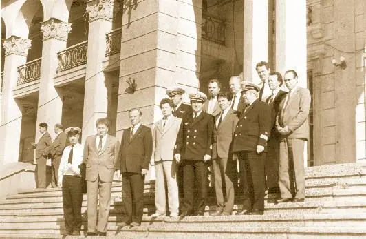 Открытие навигации 1986 года В центре А А Печеник начальник пароходства - фото 43