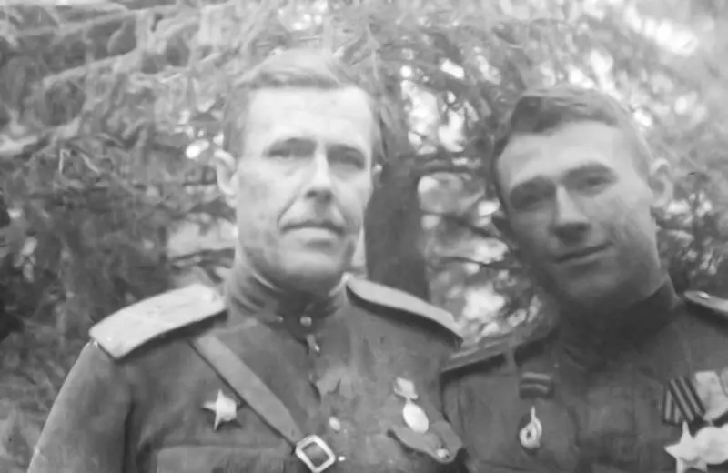 Восемнадцатилетний Филипп Бобков со своим отцом Денисом Никодимовичем Бобковым - фото 6