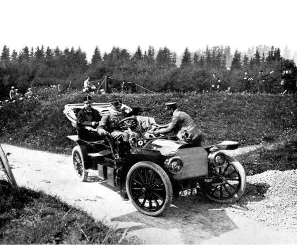 Эрцгерцог Австрии в своем автомобиле Фото современника 1914 г Из этого - фото 11