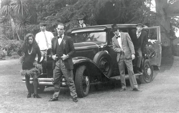 Первый легковой бронеавтомобиль принадлежал самому известному гангстеру Аль - фото 13