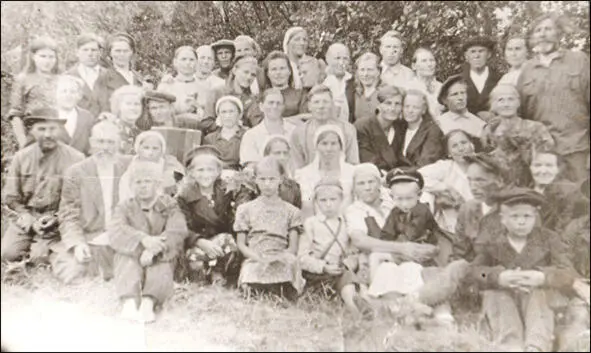 Эстонцы из деревни Домкино Фото ок 1947 г К моменту открытия Домкинского - фото 3