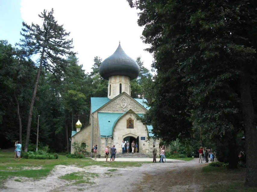 Пригород Харькова СпасоПреображенская церковь построенная в 1913 году - фото 14