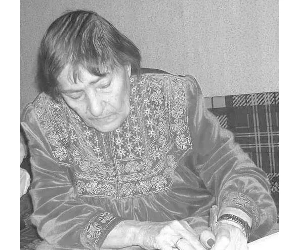 Инна Львовна Лиснянская 1985 год После школы друзья отправили мои стихи в - фото 4