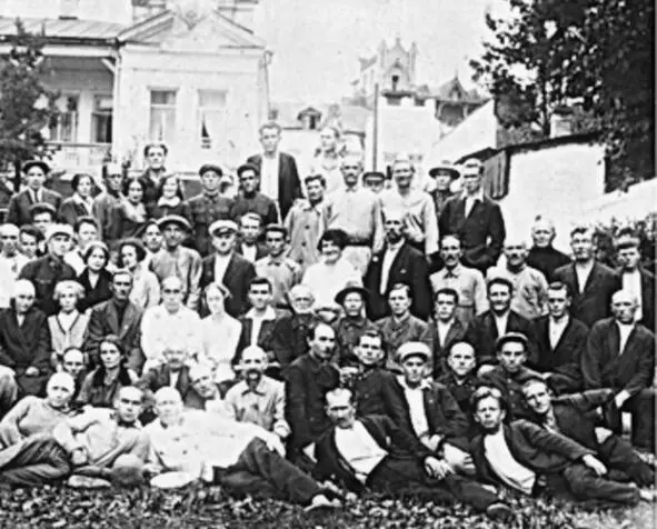 В правом нижнем углу в кепке Георгий Филимонов Кисловодск 1933 г Ссылка - фото 8