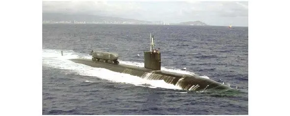 Рис 3 Сверхмалая подводная лодка ASDS США на борту ПЛ Гринвилл Рис 4 - фото 5