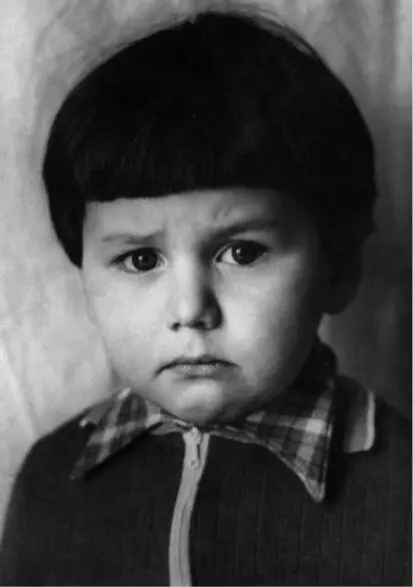 Ренегат в детстве Александр Леонтьев Когда началась заваруха в - фото 9