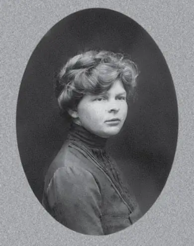 1900е гг Ольга Ивановна Демидова 1910е гг Демидовы на даче в - фото 9