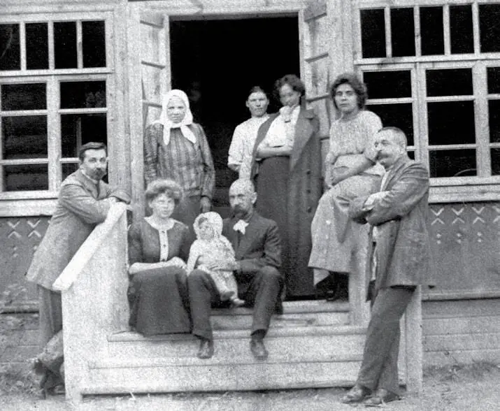1910е гг Демидовы на даче в Расторгуево Сидят Ольга Ивановна и Алексей - фото 10