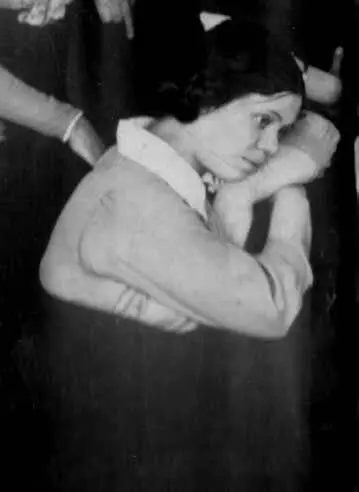 Февраль 1914 г Анна Изряднова Февраль 1914 г Сергей Есенин В первую - фото 14