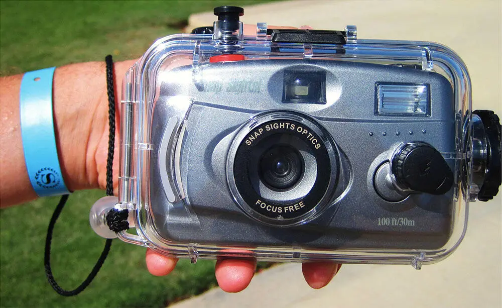 Фотоаппарат в тонком пластмассовом корпусе для работы на глубине до 30 м - фото 3