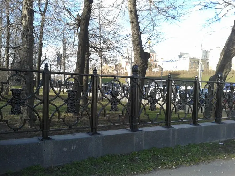 И скамейки стоят если не на тех же точно местах что в шестьдесят третьем году - фото 24