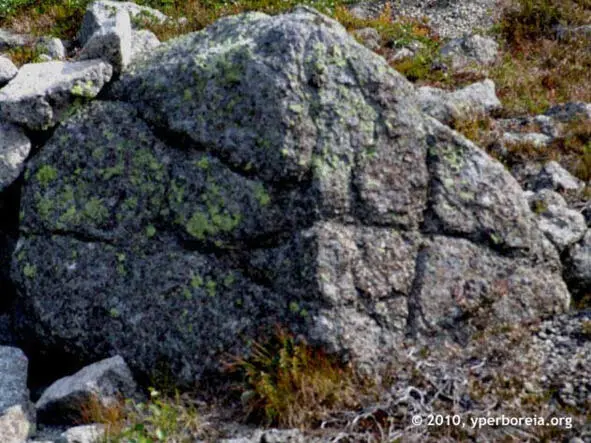 Следы резов рун на камне в Уральских горах Руны древнейшие знаки на земле - фото 2