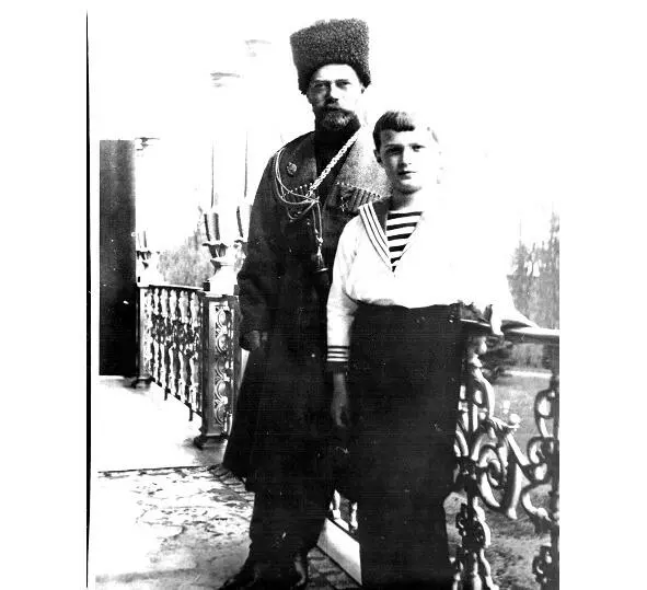 Император Николай II и цесаревич 1915 год В информационнонаучном обороте - фото 1