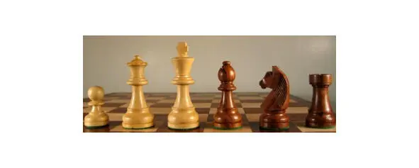 P Q K B N R Начальная позиция фигур на шахматной доске такова Восемь - фото 3