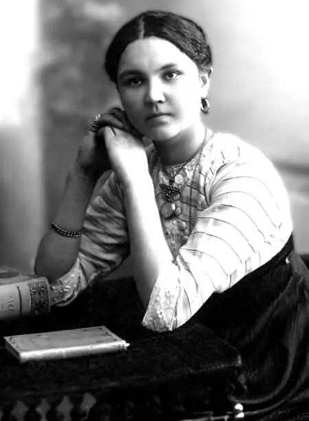 Колногорова Зинаида Киприяновна 1917 год Маме в ту пору было 19 лет и жила - фото 4