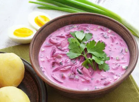 Продукты 1 Закипятить воду и охладить 2 Сварить молодой буряк и потереть - фото 7