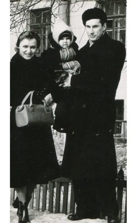 Зима 1960 года Сыну 1 год Еще танцуя в Большом театре Игорь Александрович - фото 6