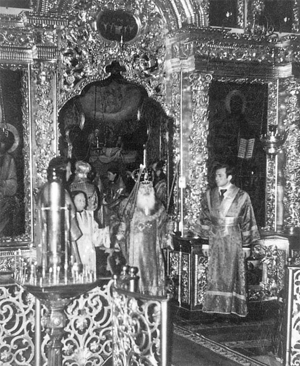 Архиеп Сергий Голубцов слева иерод Рафаил Берестов Аввушка помоги - фото 10