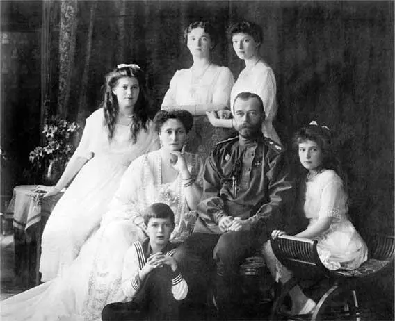 Семья Романовых 1913 г Сидят слева направо Мария Александра Федоровна - фото 5