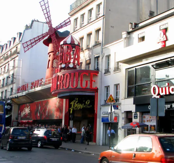 Впрочем и сам Париж похож на Большой Яркий Театр Особенно это заметно с - фото 7