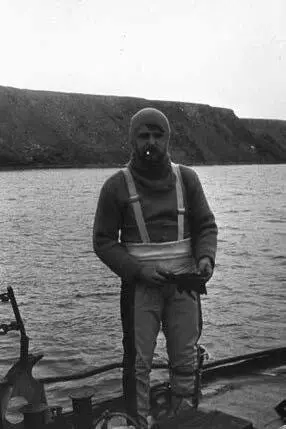 А А Голиков перед спуском Фото В В Потина Глубина здесь небольшая около - фото 8