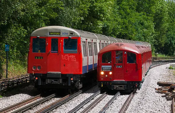 Рис8 Габариты вагонов Лондонского метрополитена Рис9 Вагон Лондонского - фото 8
