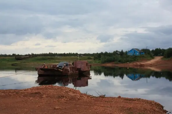 Паром через Пёзу Через большие реки сложнее там расписание Разглядываем - фото 2