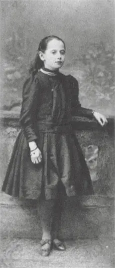 А Павлова в возрасте девяти лет 1890 Замершая от восхищения публика - фото 2