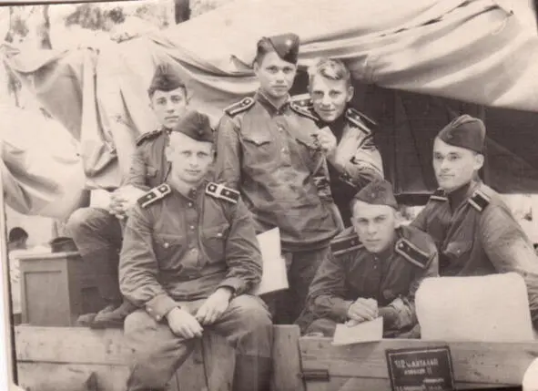 Июнь 1955 года первый курс часть нашего отделения В первом ряду слева - фото 4