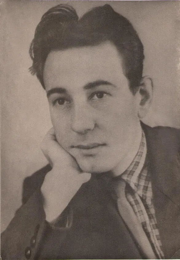 Геннадий 20 лет 1952 год Через два года в 1953ем Гена уже не зеленый - фото 3