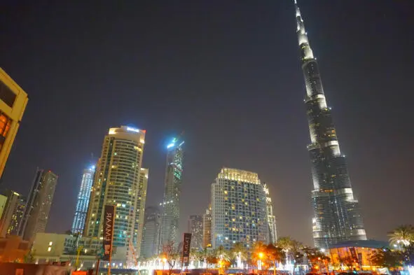 А Дубаи нас поразили Циклопичность строений блеск золота толпы туристов - фото 3