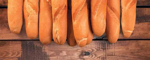 Существует несколько версий происхождения этого хлеба По одной из них багет - фото 9