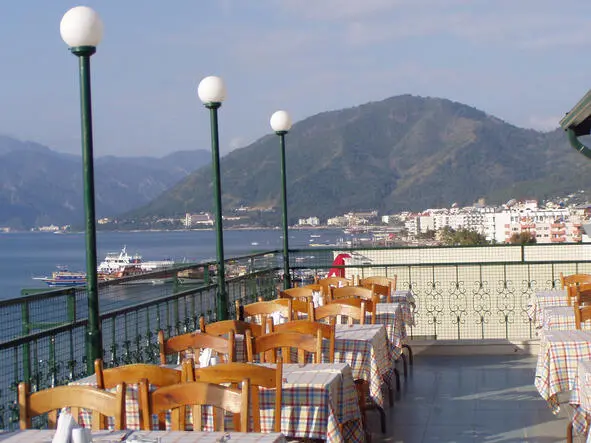 Завтрак с видом на бухту Небольшой отель Ojactan расположен на самом берегу - фото 1