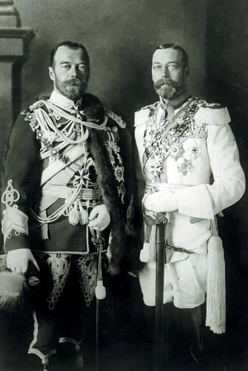 Николай II и его кузен король Великобритании Георг V справа в военной форме - фото 7