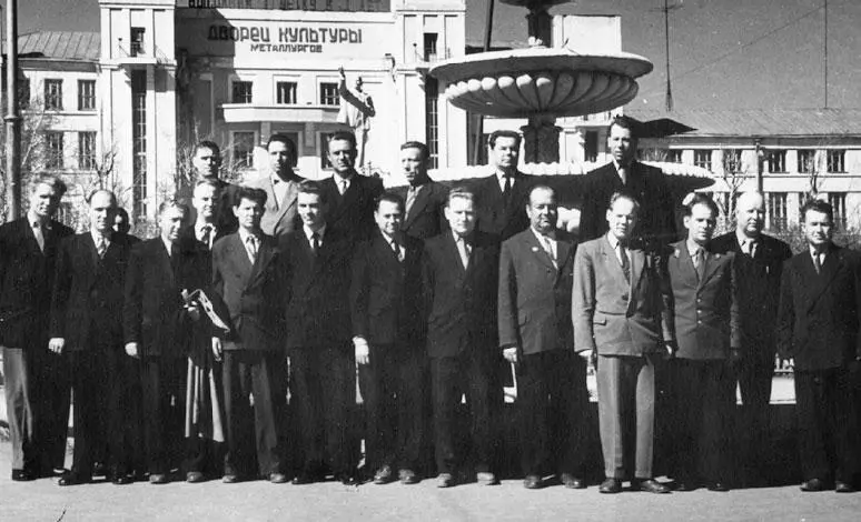 Серов Соколов А Е в группе руководящих работников города 1961 г Серов - фото 13