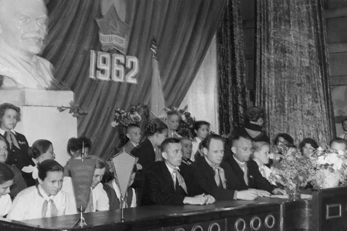 Серов На слете пионеров 1962 г Делегаты XXII съезда КПСС от Свердловской - фото 8