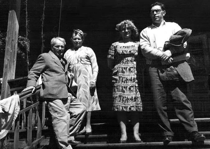 1961 Посещение дачи скульптора Веры Мухиной Амшей и Полина Нюренберг Нина - фото 2