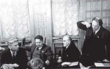 А Фадеев А Герасимов И Москвин и А Толстой на заседании по Сталинским - фото 3