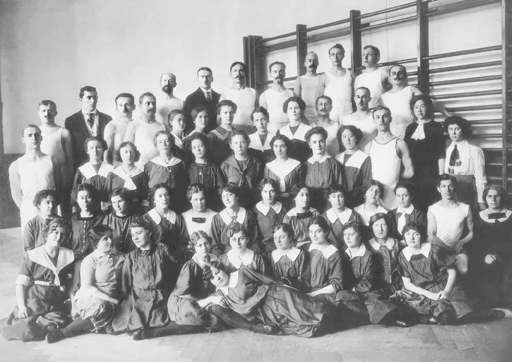 Выпускники Гимнастического института Общества Богатырь 1914 г К 1916 г - фото 2
