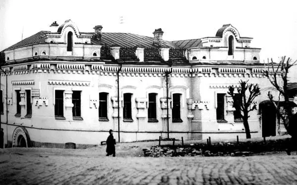 Дом Ипатьева со стороны Вознесенского проспекта Это был двухэтажный кирпичный - фото 4
