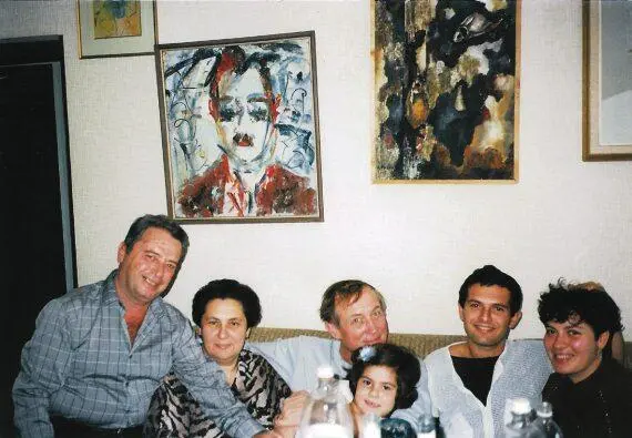 Евгений Евтушенко с семьей Бориса Гасса в Израиле Слева направо Борис Гасс - фото 2