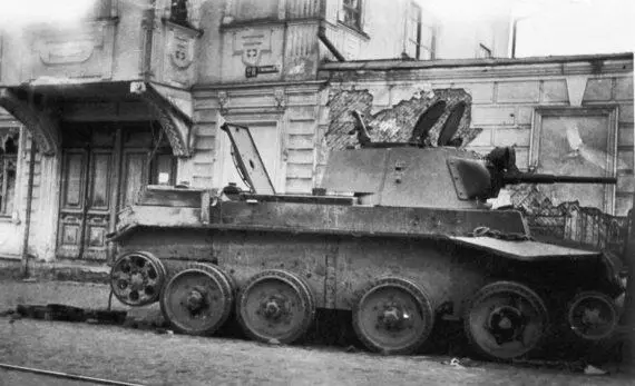 Танк БТ7 с зенитной установкой П40 и фарами боевого света из состава - фото 34